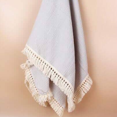 Couverture BEBE-Gris Polyvalence et Praticité au Quotidien