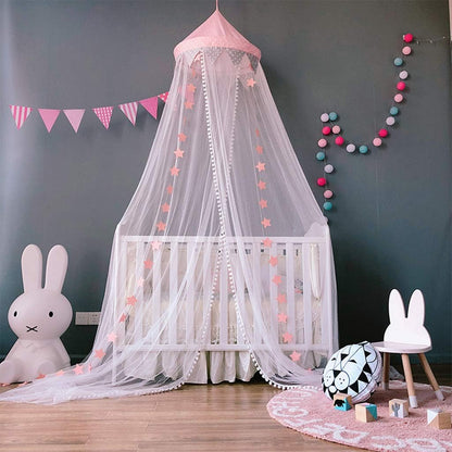 Ciel de lit rose avec décoration lapins Miffy, chambre enfant colorée