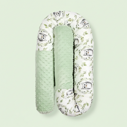 Coussin de lit bébé hibou, fond vert très clair