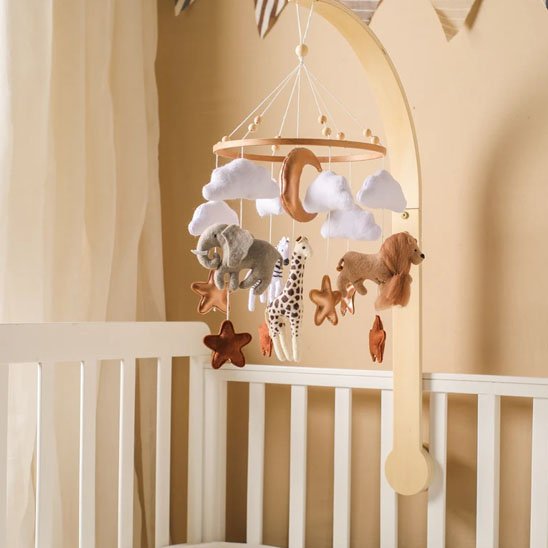 Mobile bébé safari avec animaux savane et lune caramel suspendu