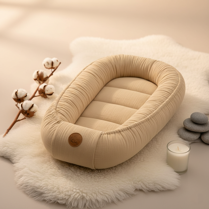 Réducteur de Lit Bébé Beige  Clair Décrit  couleur naturelle et atmosphère apaisante créée par accessoires