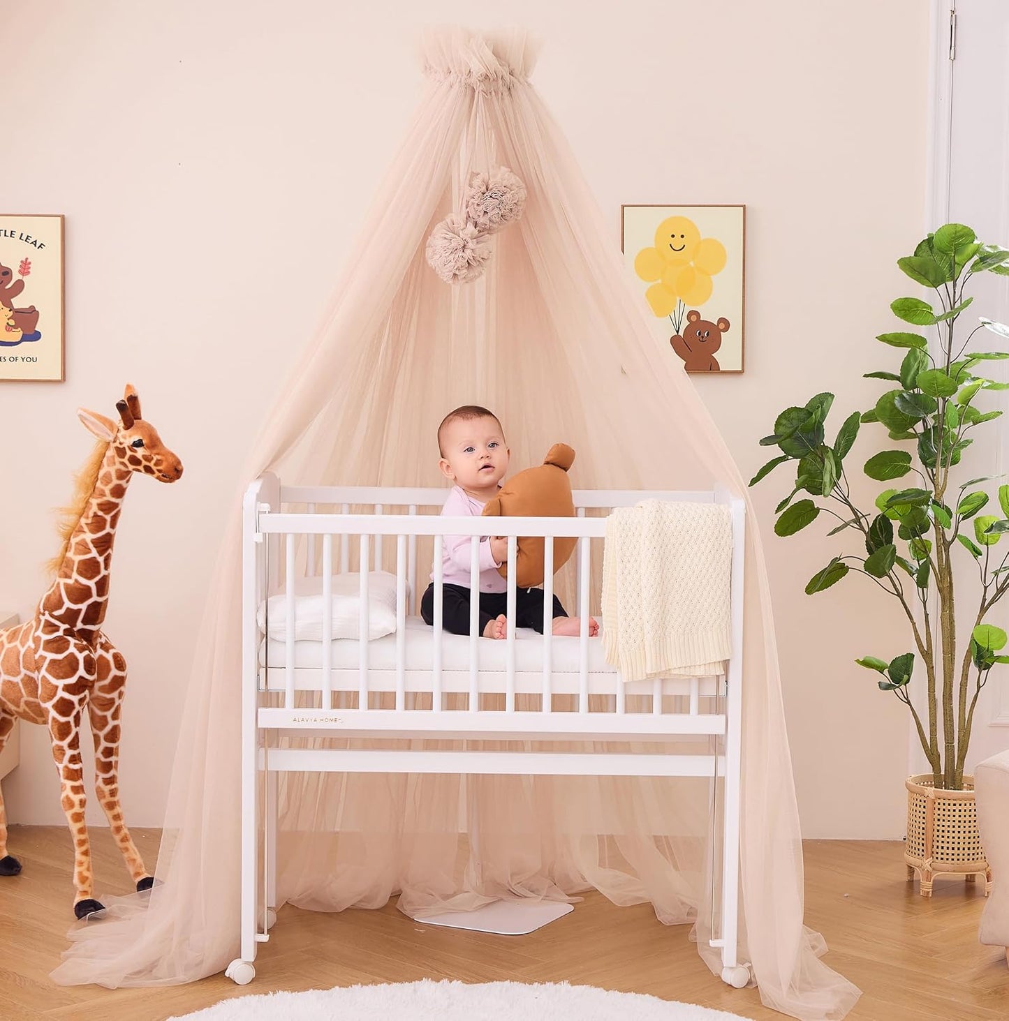 ciel de lit bébé en tulle beige style chateau