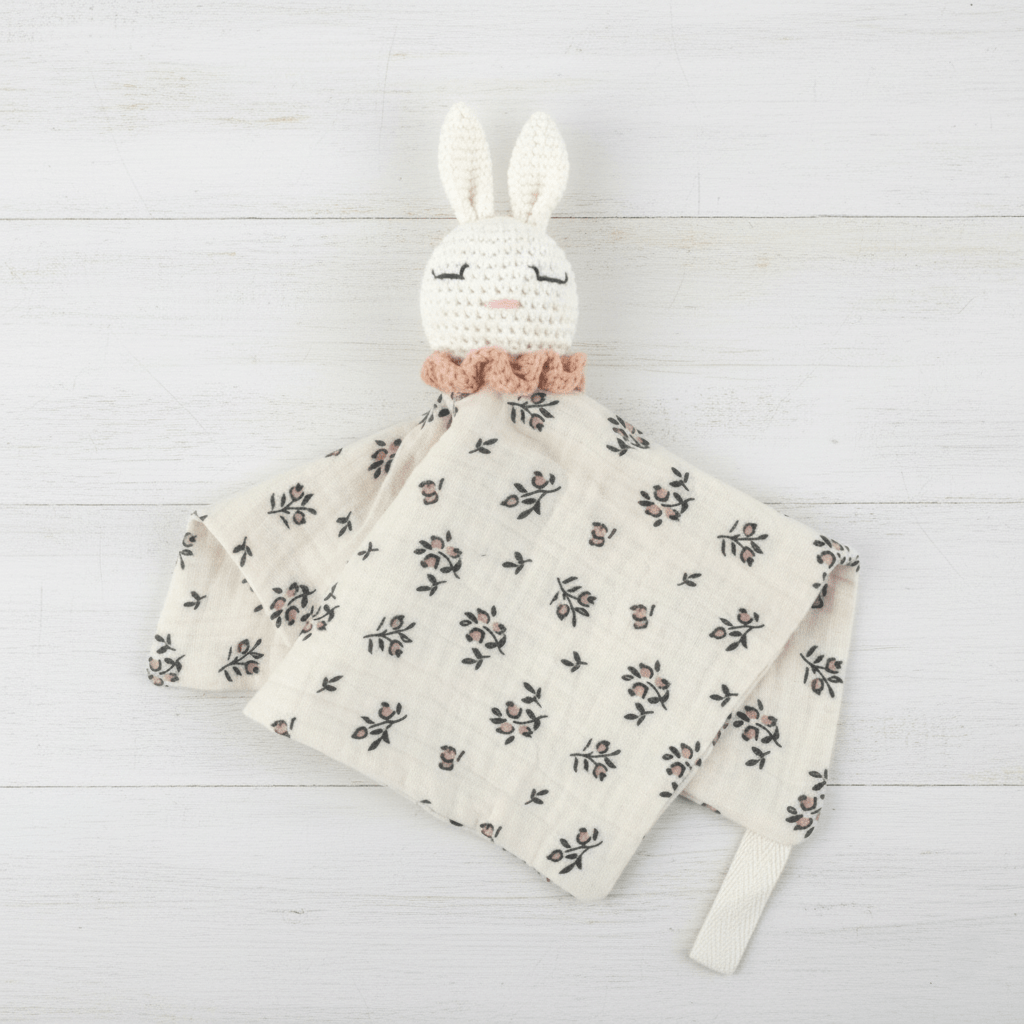 Doudou Lapin En Crochet motif floral délicat fait main artisanal