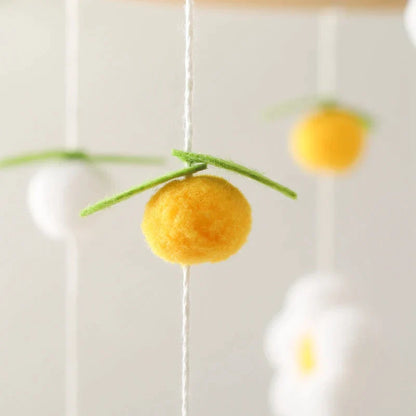 mobile bébé abeille – détail boule jaune