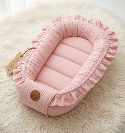 nid cocon avec étiquette qualité sur fourrure