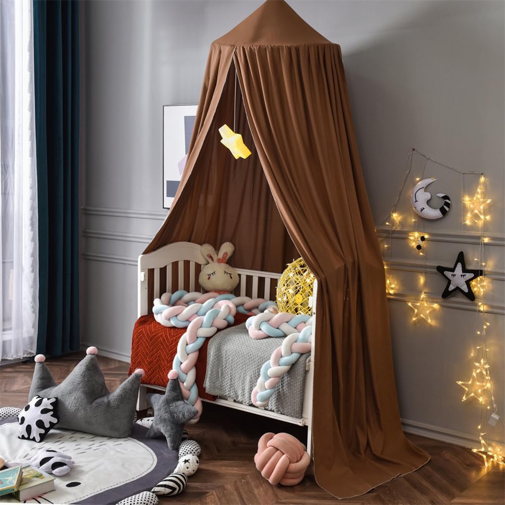 style chateau avec ciel de lit marron