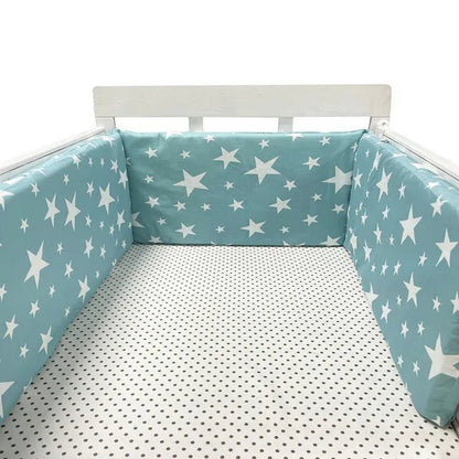 Tour de lit bébé Bleu style scandinave, motif étoiles nordiques, design minimaliste et tendance