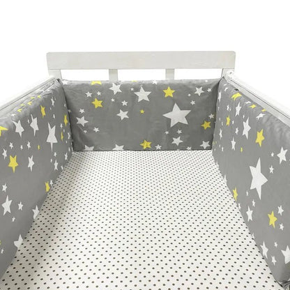 Tour de lit bébé gris jaune
 style scandinave, motif étoiles nordiques, design minimaliste et tendance