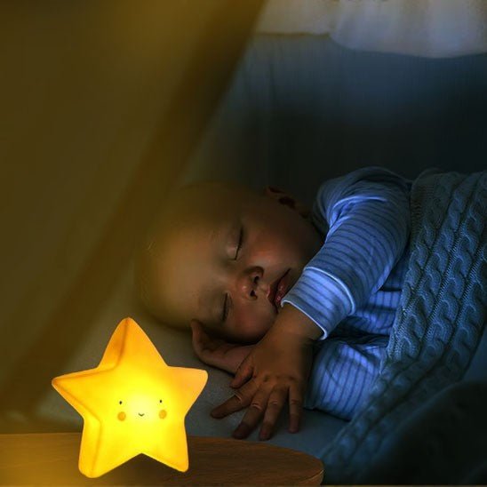 veilleuse bébé étoile jaune a cote beau bébé