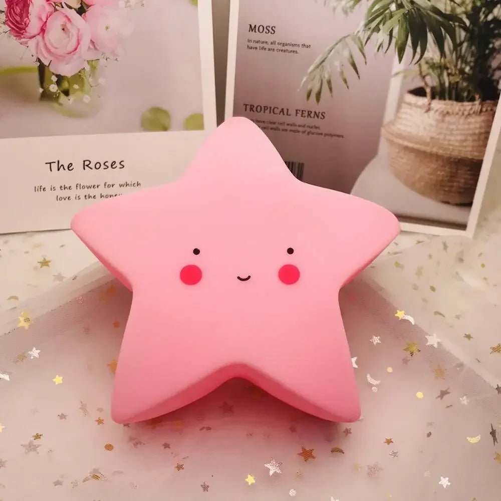 veilleuse bébé étoile rose sur table