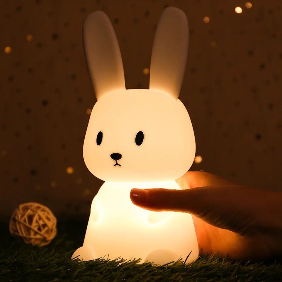 veilleuse lapin blanc présence réconfortante à tout âge